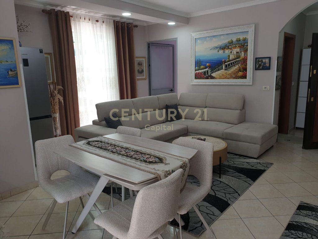 Shesim Apartament 2+1+2 + Verande – tek shkolla 9-vjecare Qesarak në Fresk