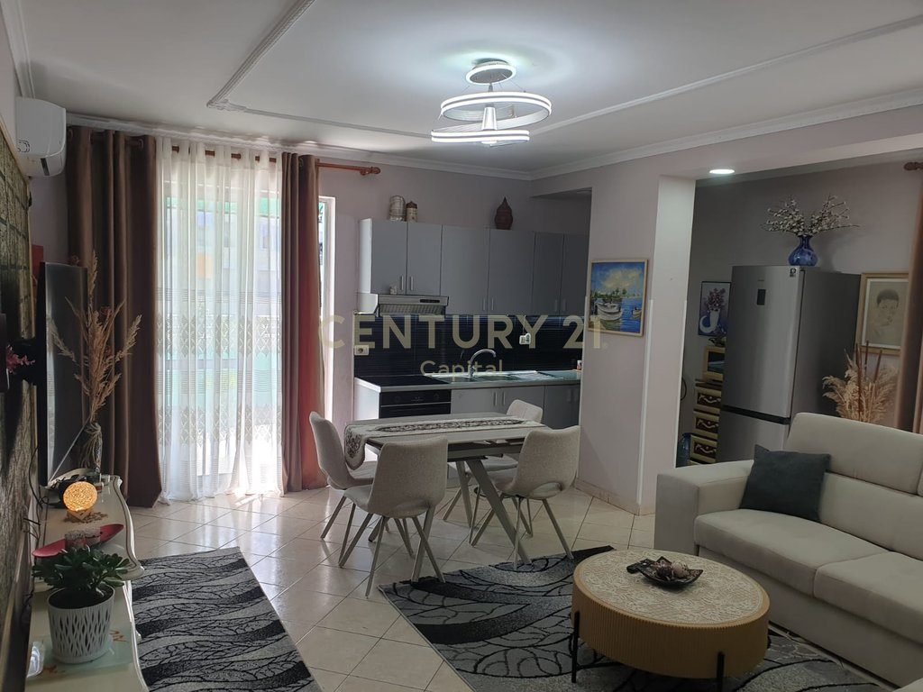 Shesim Apartament 2+1+2 + Verande – tek shkolla 9-vjecare Qesarak në Fresk