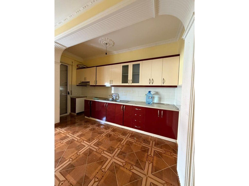 JEPET ME QIRA APARTAMENT 2+1+2 NE RRUGEN GJERGJ KASTRIOTI NE TRANSBALLKANIKE!