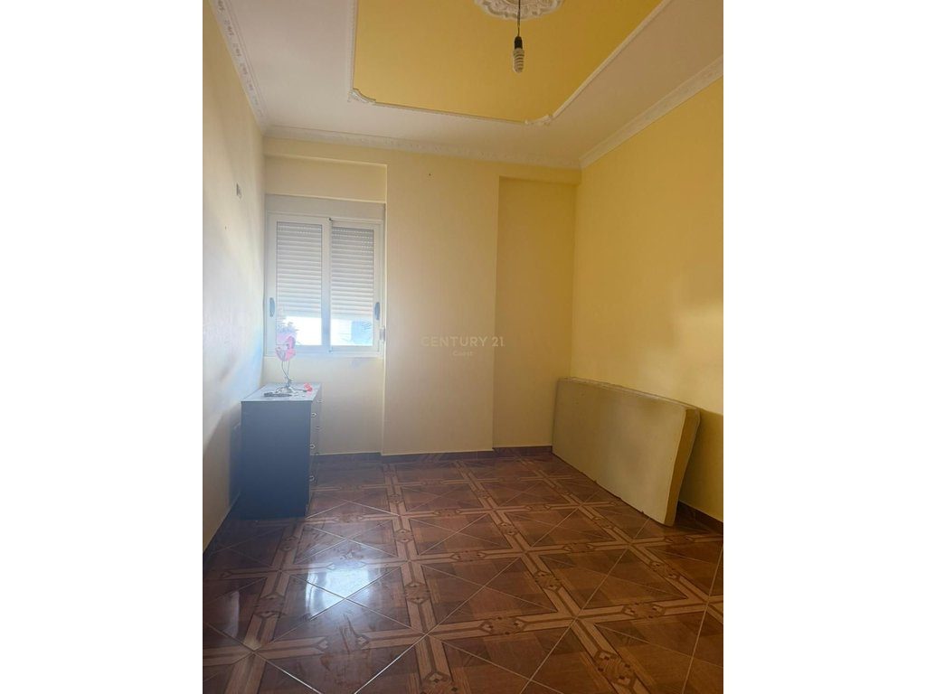 JEPET ME QIRA APARTAMENT 2+1+2 NE RRUGEN GJERGJ KASTRIOTI NE TRANSBALLKANIKE!