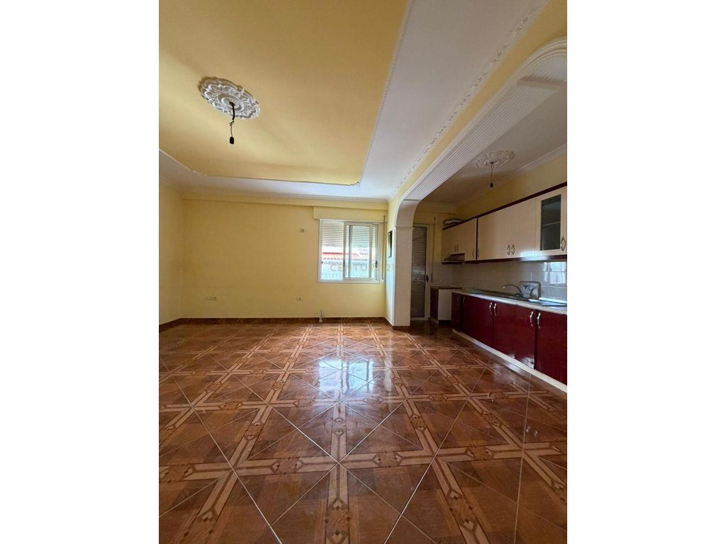 JEPET ME QIRA APARTAMENT 2+1+2 NE RRUGEN GJERGJ KASTRIOTI NE TRANSBALLKANIKE!