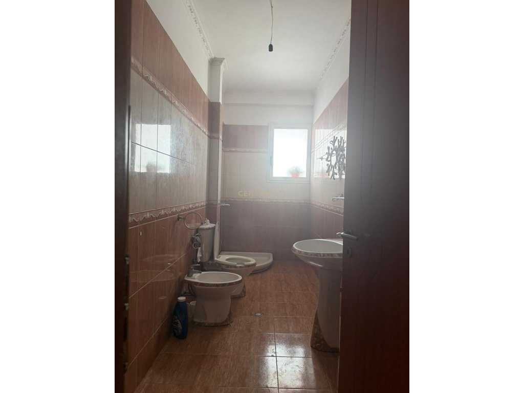JEPET ME QIRA APARTAMENT 2+1+2 NE RRUGEN GJERGJ KASTRIOTI NE TRANSBALLKANIKE!
