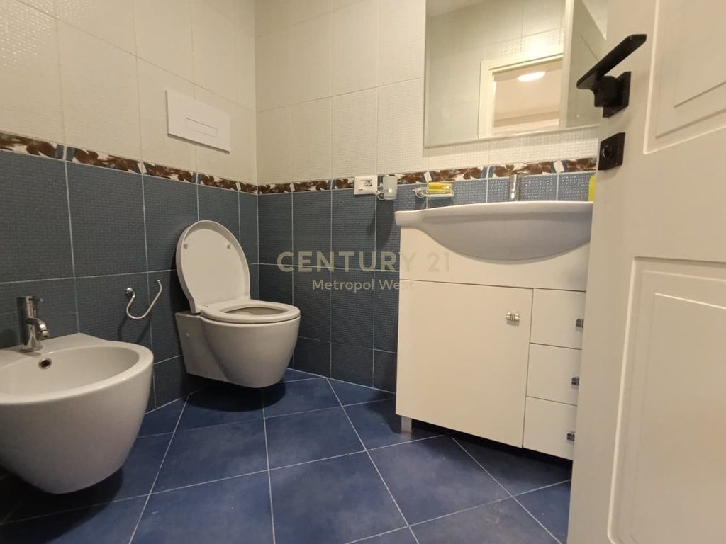 APARTAMENT PËR SHITJE 2+1 PRANË KOMPLEKSIT KOLOMBO - OXHAKU!
