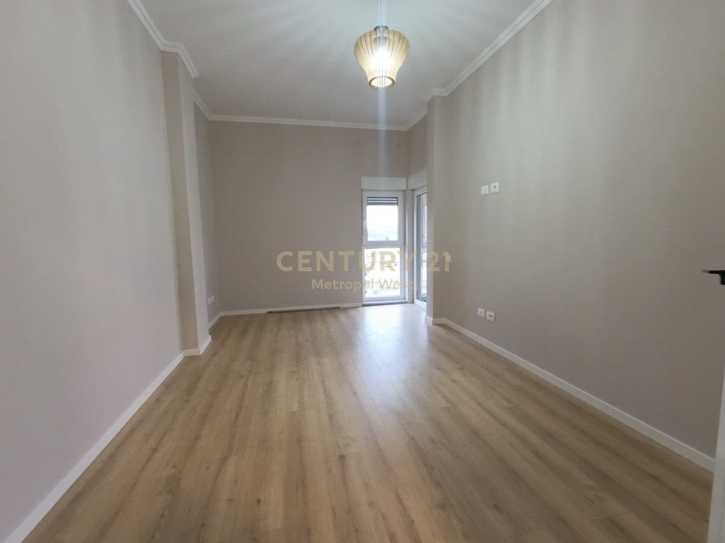 APARTAMENT PËR SHITJE 2+1 PRANË KOMPLEKSIT KOLOMBO - OXHAKU!