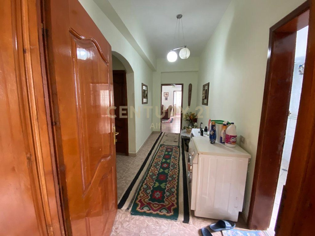 🏡 Shitet Vilë 3-Katëshe në Zonën e Oxhakut!
