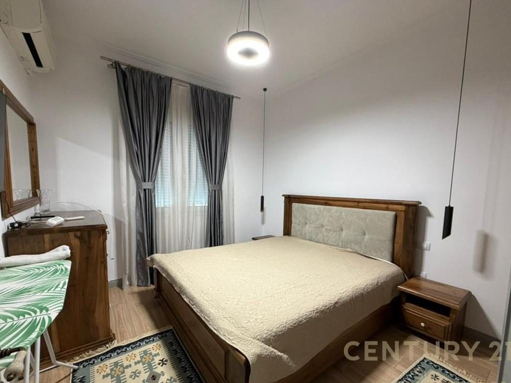 Apartament 2+1 me qira tek Rruga e Durresit!