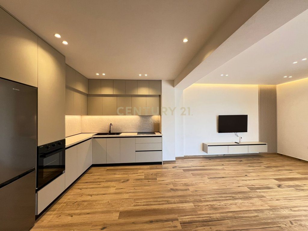 Apartament 2+1+2 me post parkimi per qira te Kodra e Diellit 2!