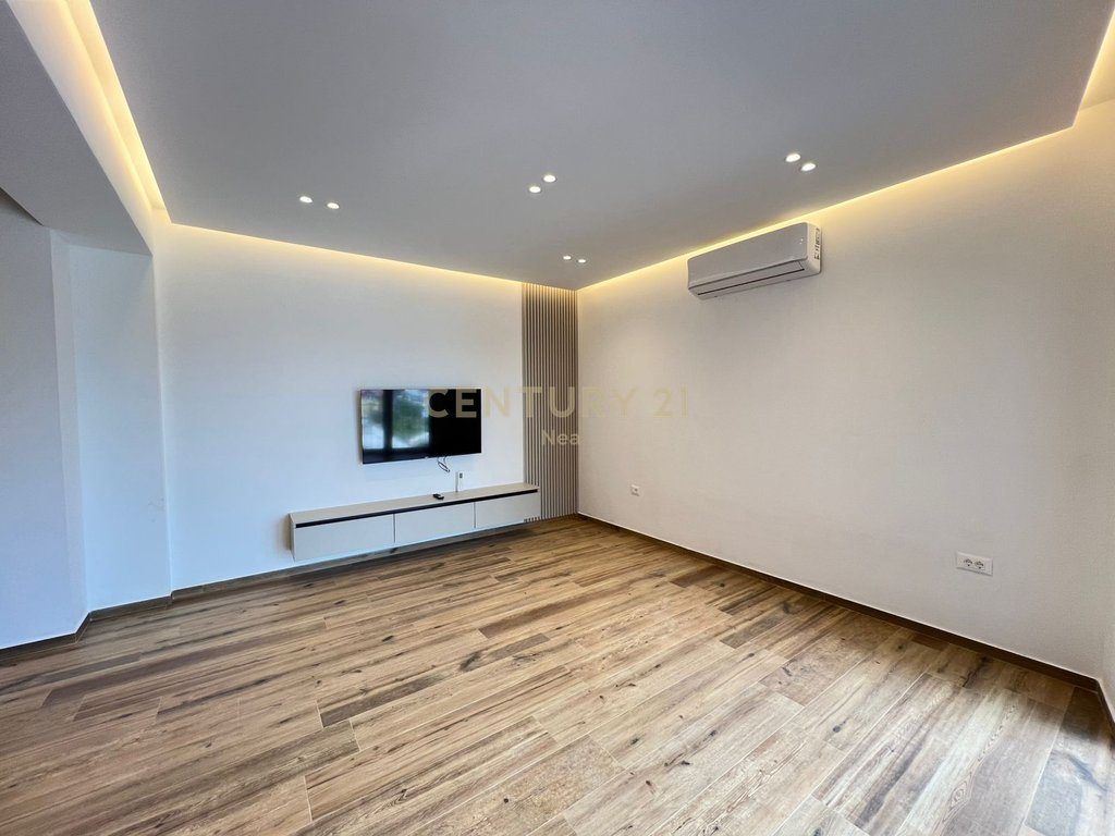 Apartament 2+1+2 me post parkimi per qira te Kodra e Diellit 2!