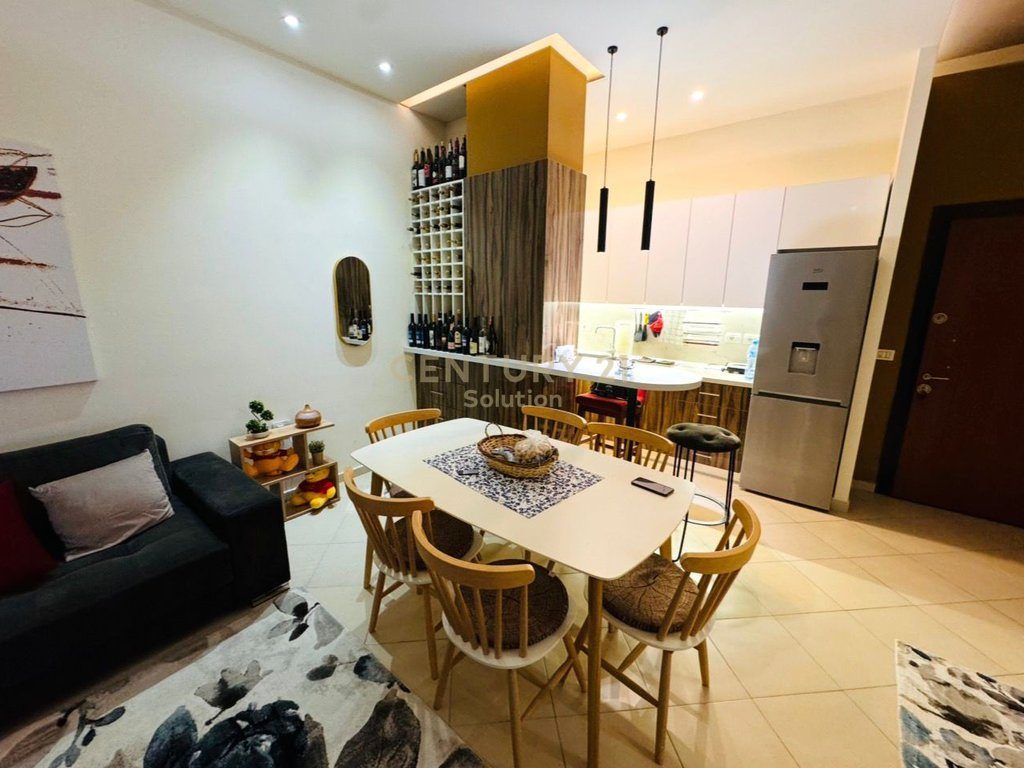 JAPIM ME QIRA APARTAMENT 1+1+ POST PARKIMI PRANE KODRES SE DIELLIT