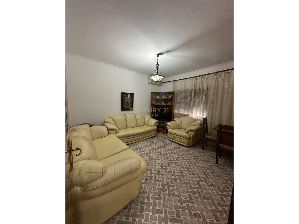 Apartament 1+1 Me Qira në Xhamlliku, Tiranë – 400€ | 75 m²
