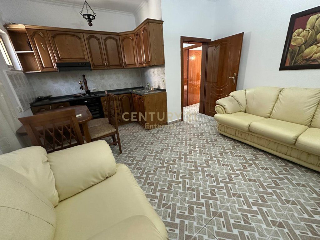 Apartament 1+1 Me Qira në Xhamlliku, Tiranë – 400€ | 75 m²