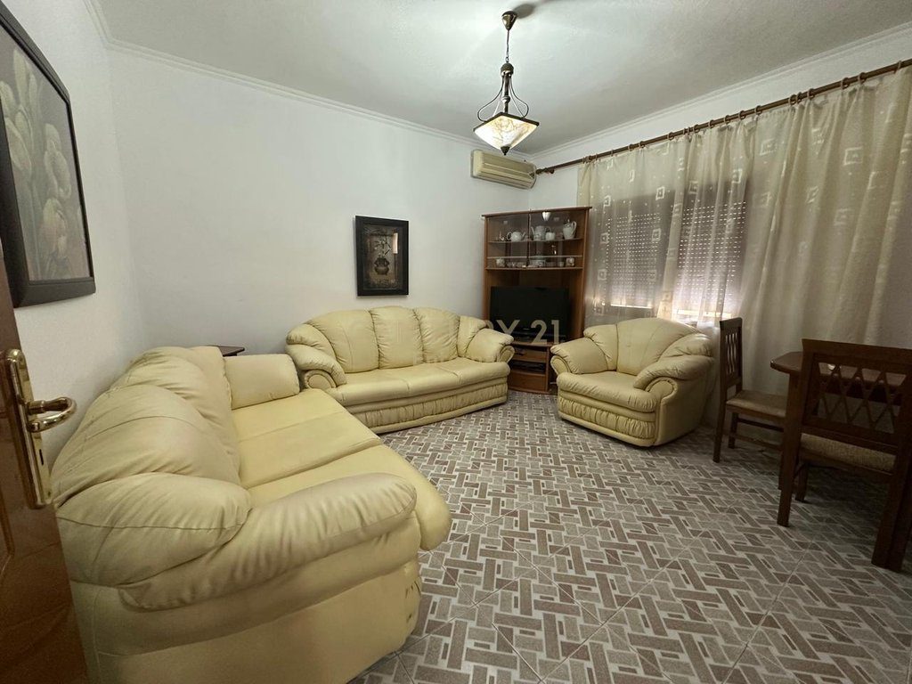 Apartament 1+1 Me Qira në Xhamlliku, Tiranë – 400€ | 75 m²