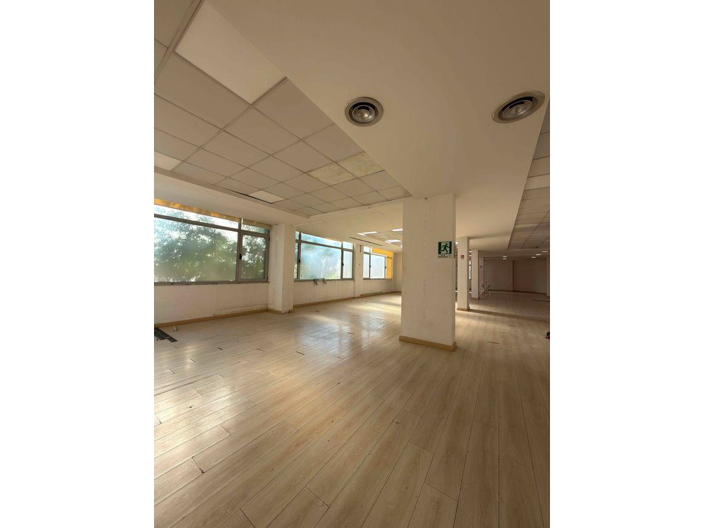 Ambient  për Zyra me Qira – 300 m²