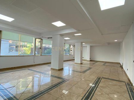 Ambient  për Zyra me Qira – 300 m²