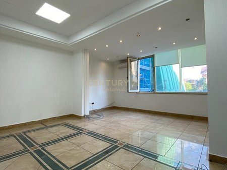 Ambient  për Zyra me Qira – 300 m²