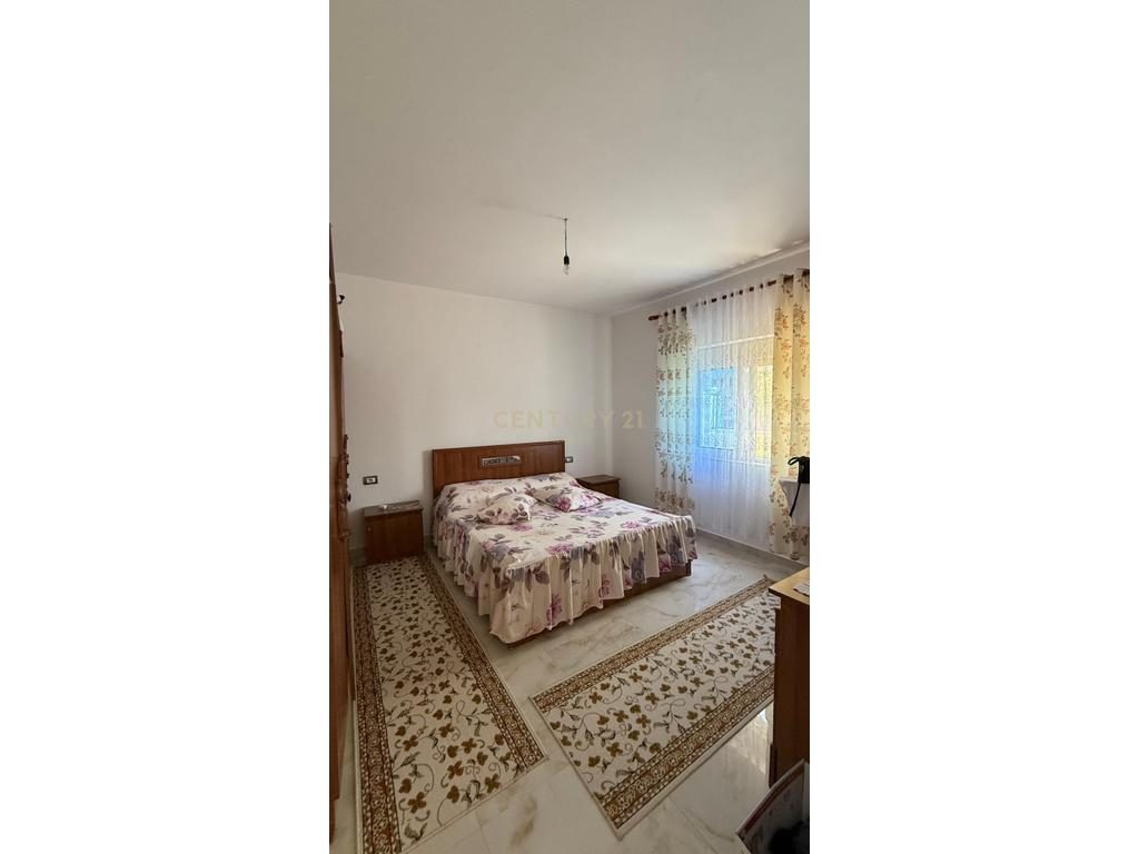 Shitet Shtëpi Private në 4 Rruget e Shijakut, Durrës !