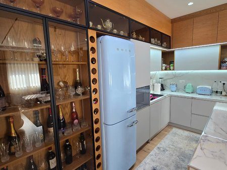 SHITET APARTAMENT 2+1+2 TEK RRUGA E KOSOVARËVE!!
