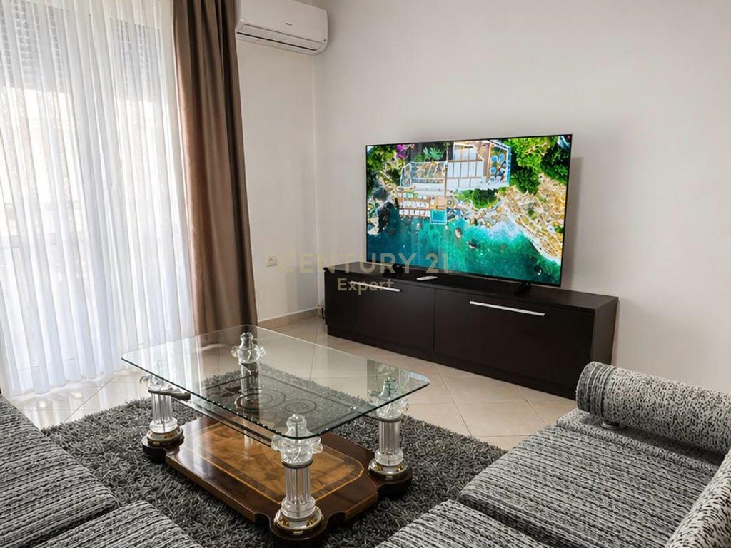 APARTAMENT 2+1 PER QIRA NE LUNGOMARE