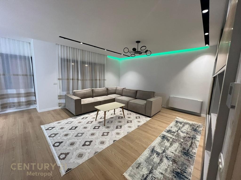 OFROJ PER QIRA APARTAMENT 3+1+2 ME VERANDE, GREEN CITY-ASTIR!
