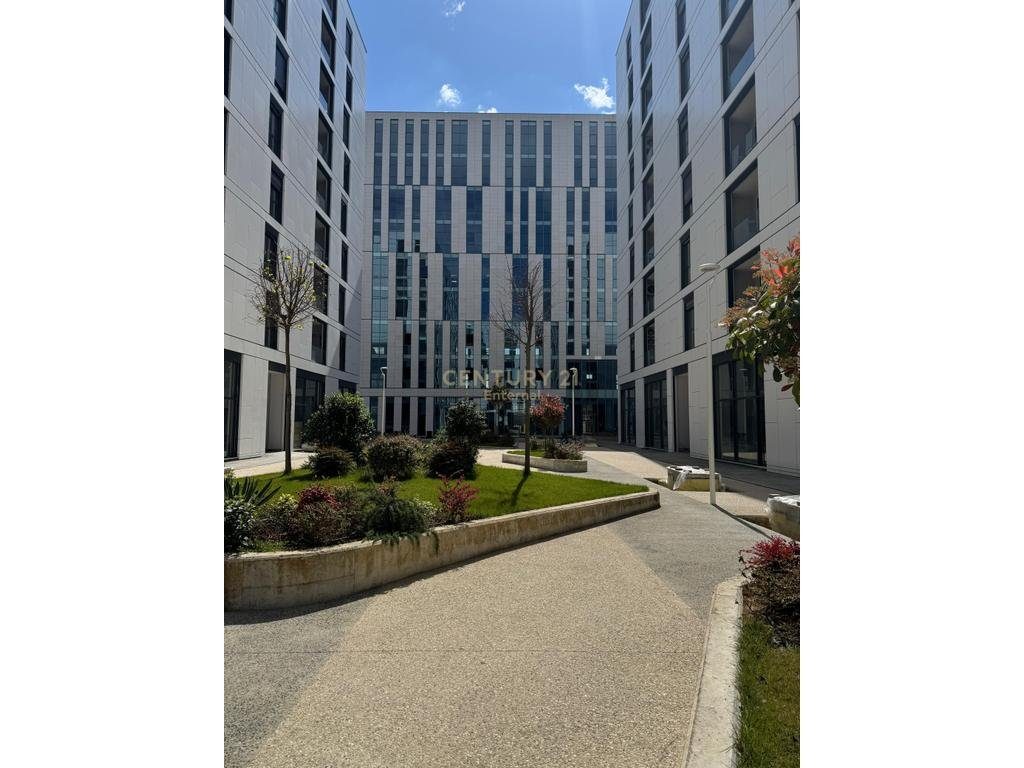 Ofrojmë për qira Apartament 2+1+2 + Post Parkimi në Kompleksi “Akses Tirana”