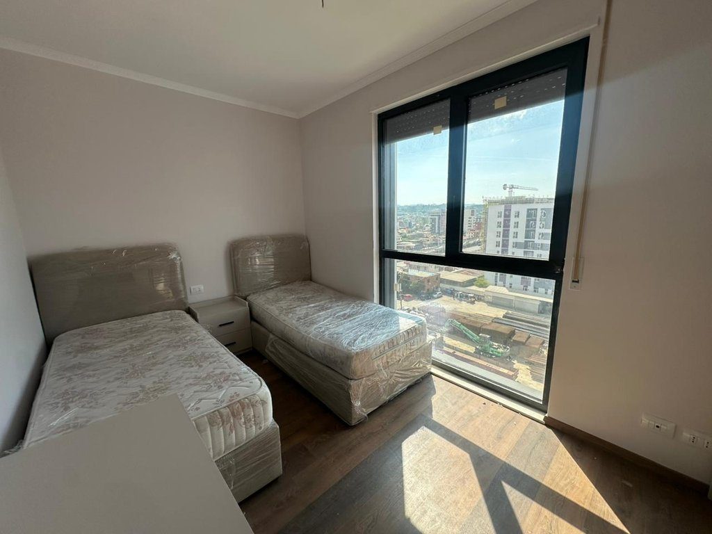 Ofrojmë për qira Apartament 2+1+2 + Post Parkimi në Kompleksi “Akses Tirana”