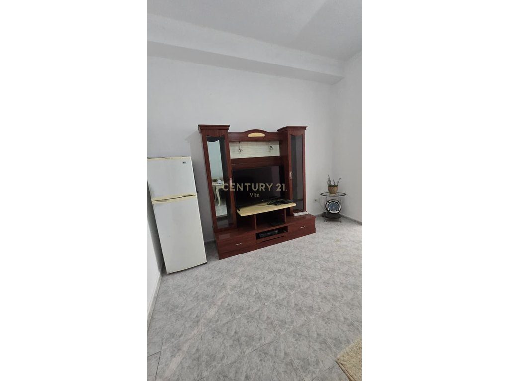 SHITET APARTAMENT 1+1 NE QENDER TE DURRESIT!!!!