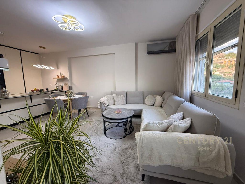 Apartament 2+1 në shitje në Lungomare!