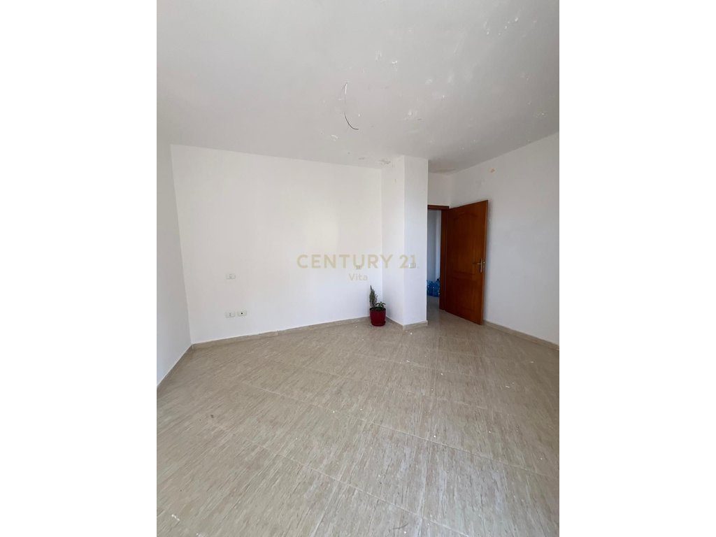SHITET APARTAMENT ME PAMJE DETI TEK VILA E ZOGUT , DURRES !!!!