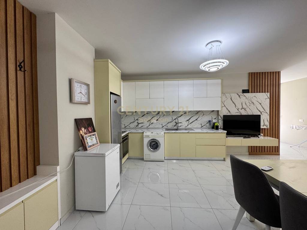 JAPIM ME QIRA APARTAMENT 2+1+ POST PARKIMI PRANE PROKURORISE