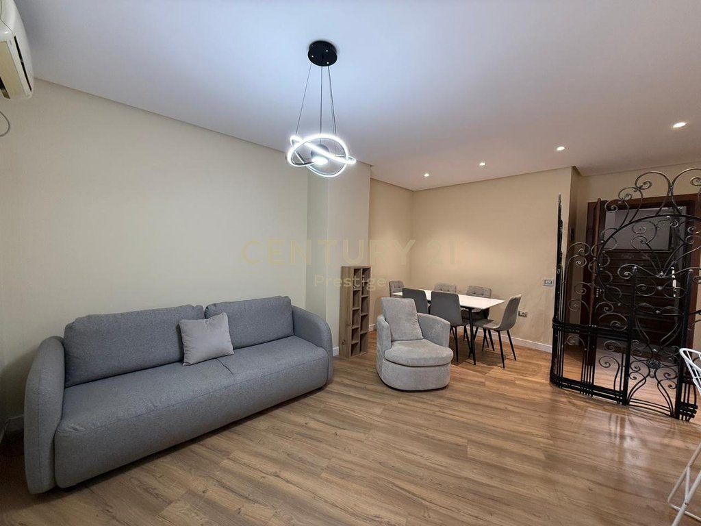 APARTAMENT 1+1 ME QIRA, PRANE PAZARIT TE RI, TIRANE!