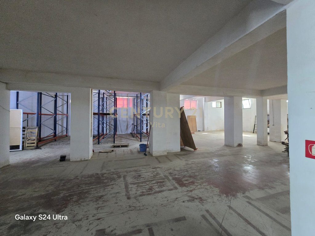 Jepet me qira Magazinë 550m2 në Durrës!