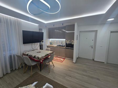 Shitet Apartament 1+1 te Brryli, përballë Maternitetit të Ri