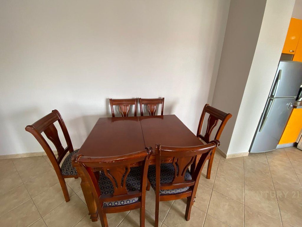 ME QIRA APARTAMENT 2+1 PRANE PROKURORISE SE TIRANES!