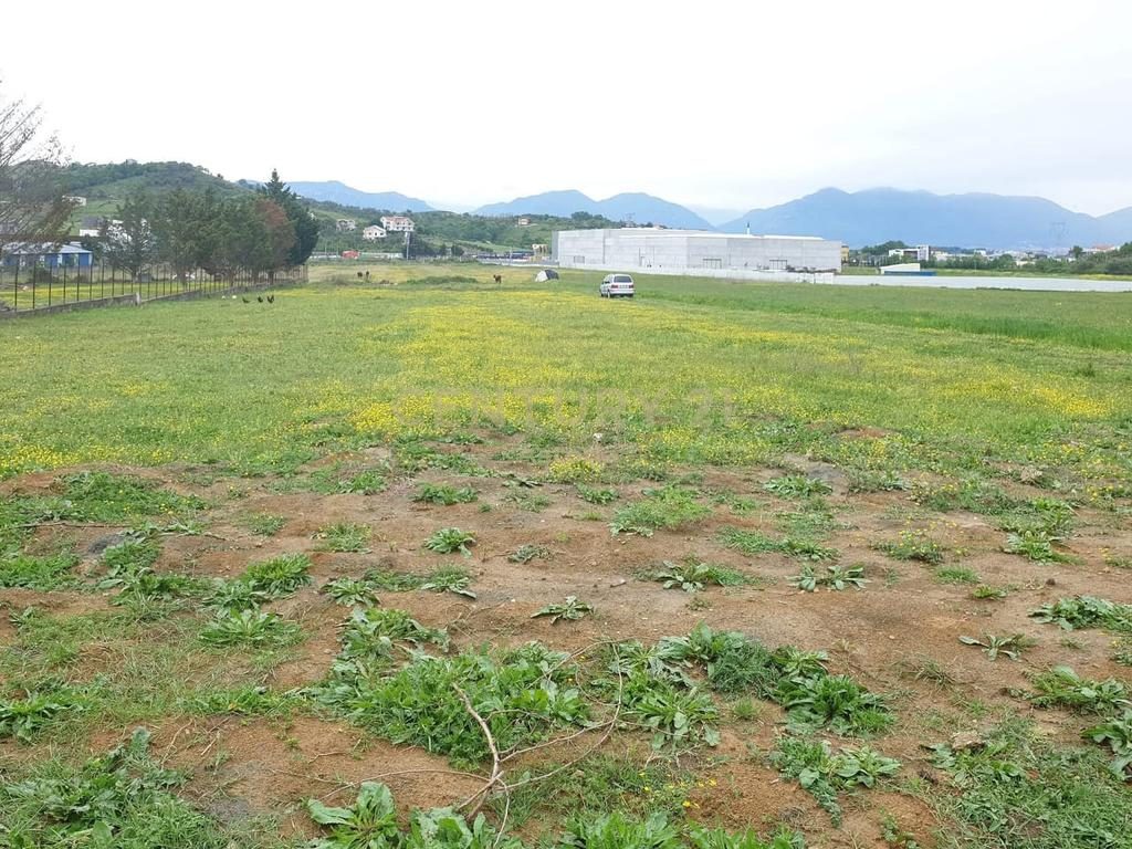 Tokë për shitje në Picar, pranë City Park – 1500 m²