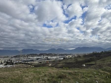 Shitet Toke 5250m2 te Univers Reklama ne Kashar
