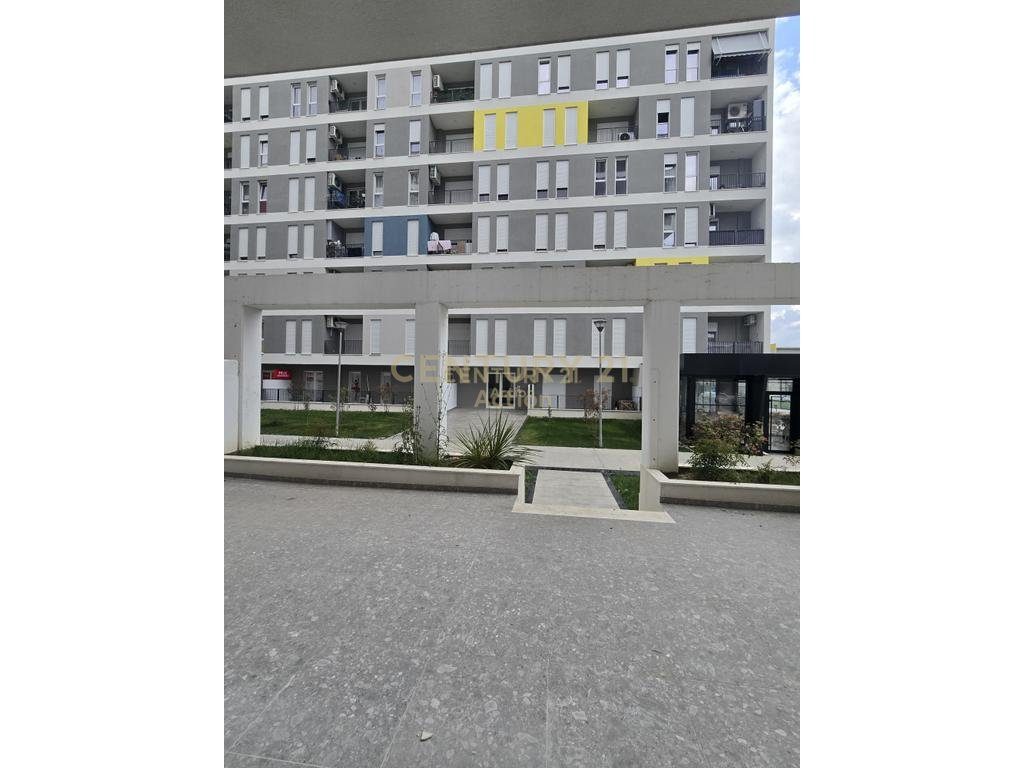 Njësi Komerciale  me Qira + Verandë + 2 Poste Parkimi tek Univers City Residence