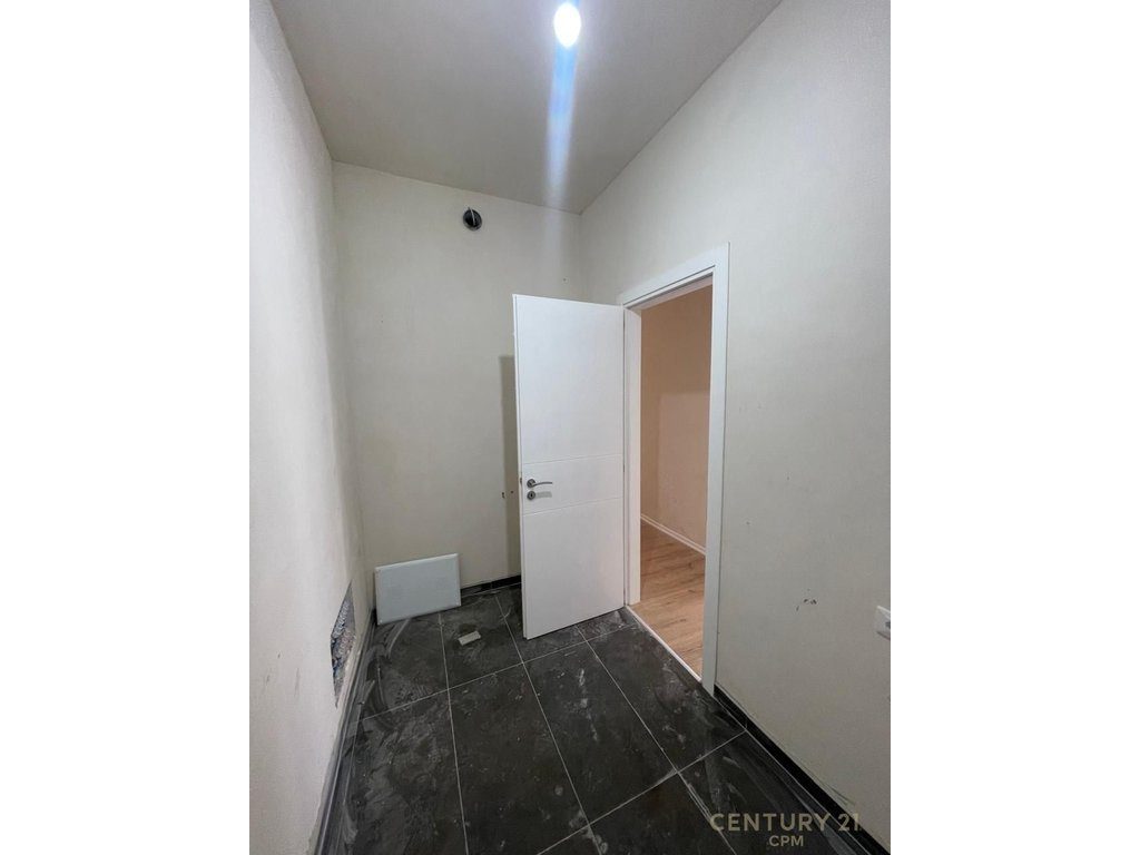 SHITET APARTAMENT 3+1+2 TEK KOMUNA E PARISIT, BEGA 07