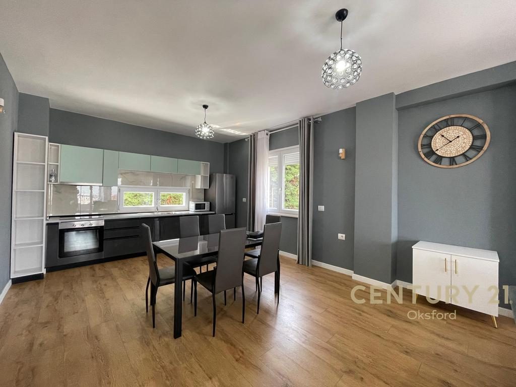 APARTAMENT PËR QIRA 2+1+2+POST PARKIMI TE KOPSHTI BOTANIK!