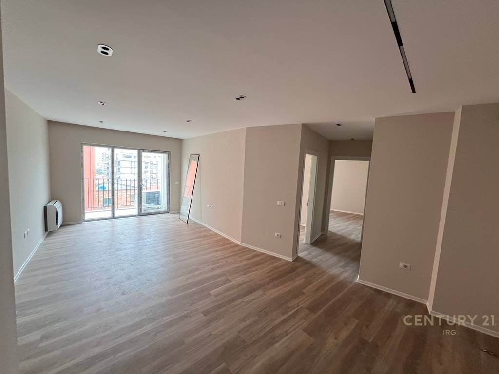 Shitet Apartament 2+1+2 prane Shkolles se Kuqe