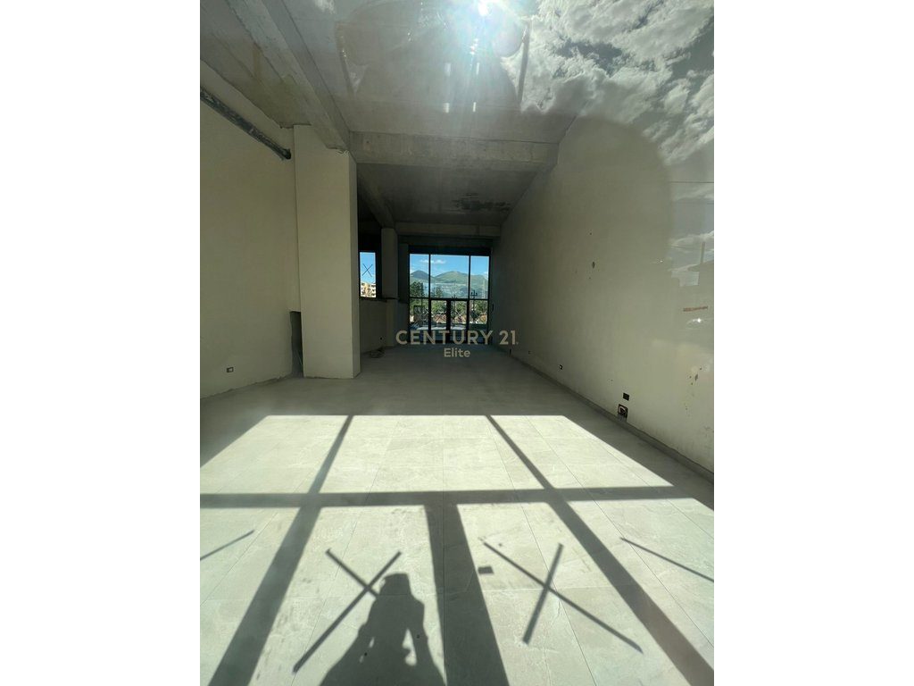 Ambient komercial open space për shitje në Rrugën Jordan Misja, Tiranë - 438,000€ | 141.75 m²