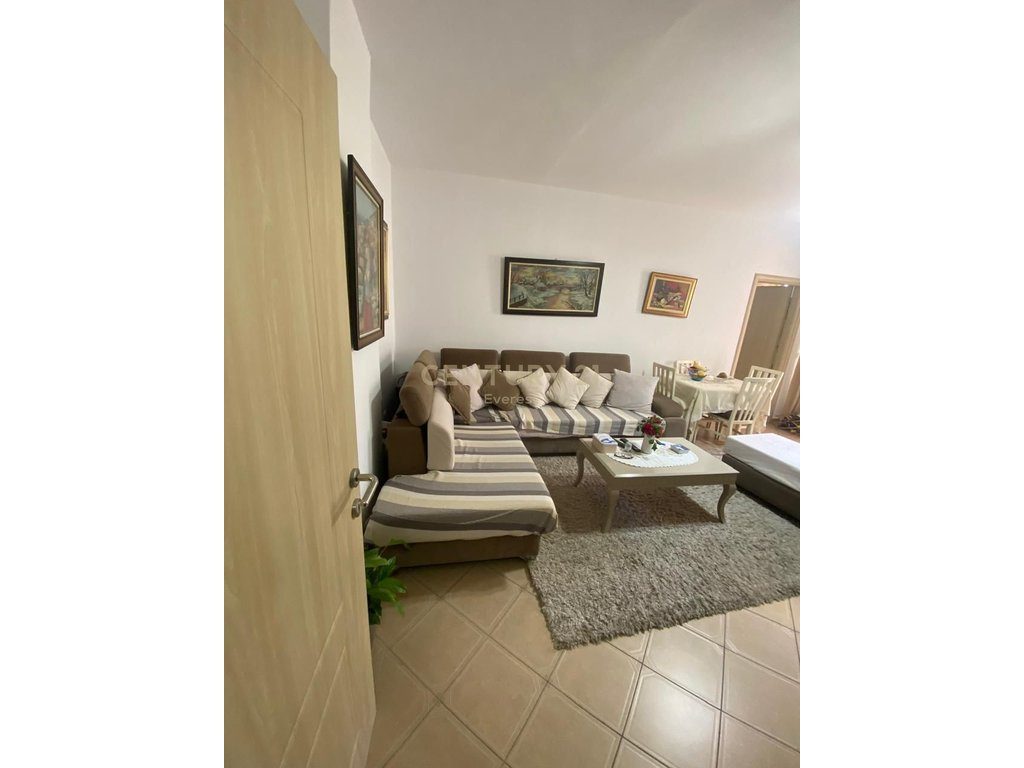RESTORANT FRESKU, SHESIM APARTAMENT 2+1 ME VERANDE