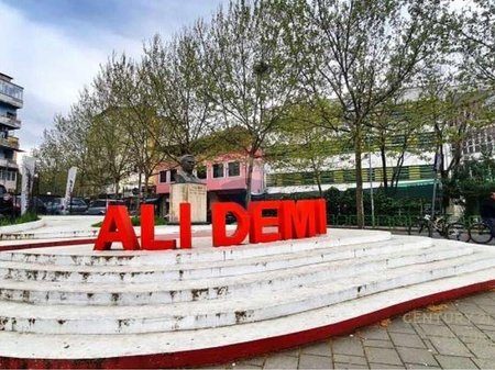 SHITET NJESI KOMERCIALE NE ALI DEM!