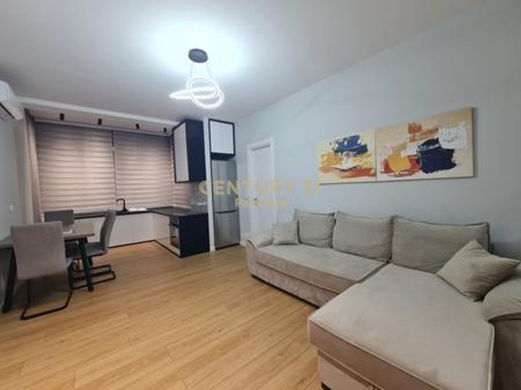 JAPIM ME QIRA APARTAMENT 1+1 PRANE UNIVERSITETIT MESDHETAR, FAKULETETI I MJKESISE.
