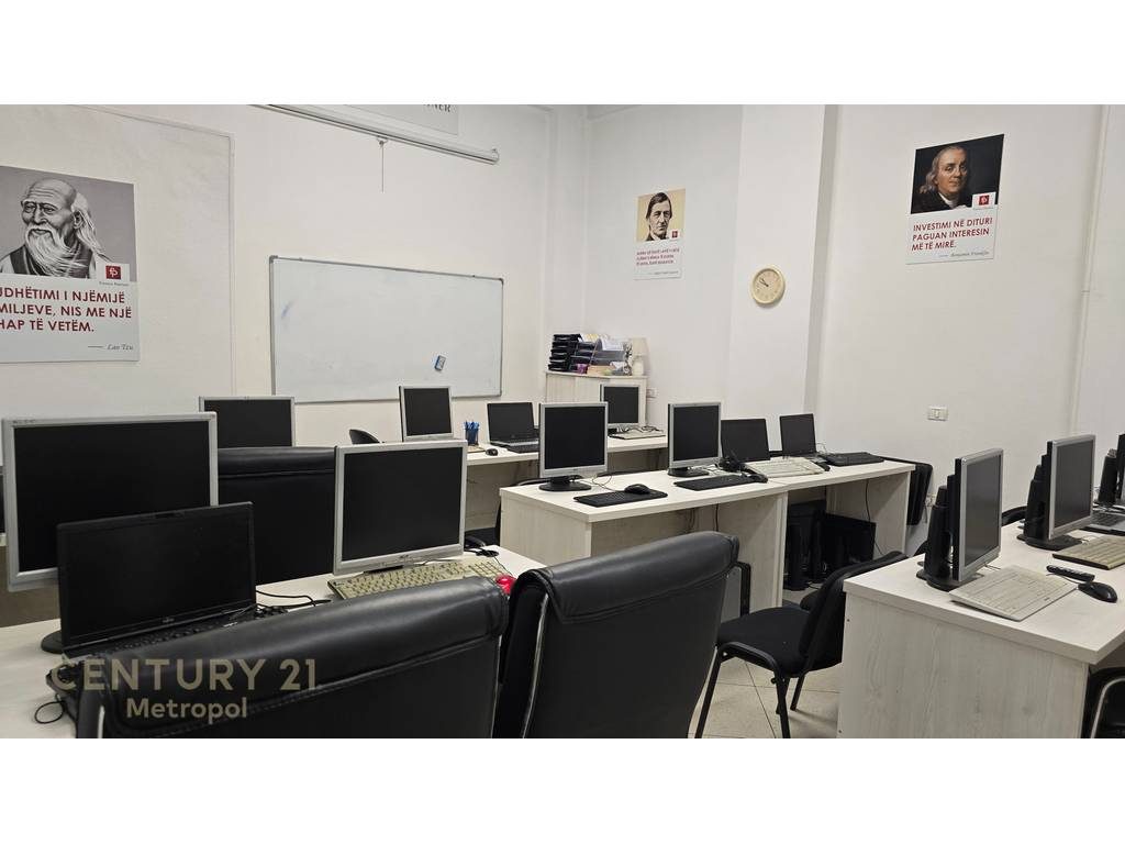 Njesi per shitje, ideale për ZYRË dhe LOFT!