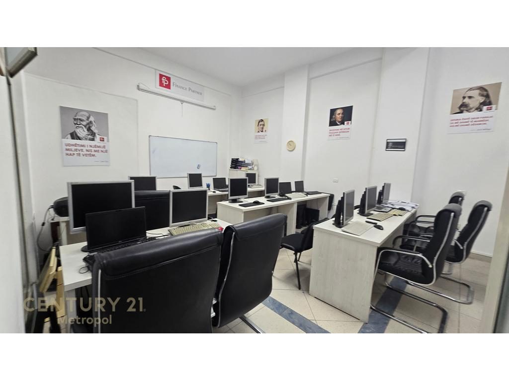 Njesi per shitje, ideale për ZYRË dhe LOFT!