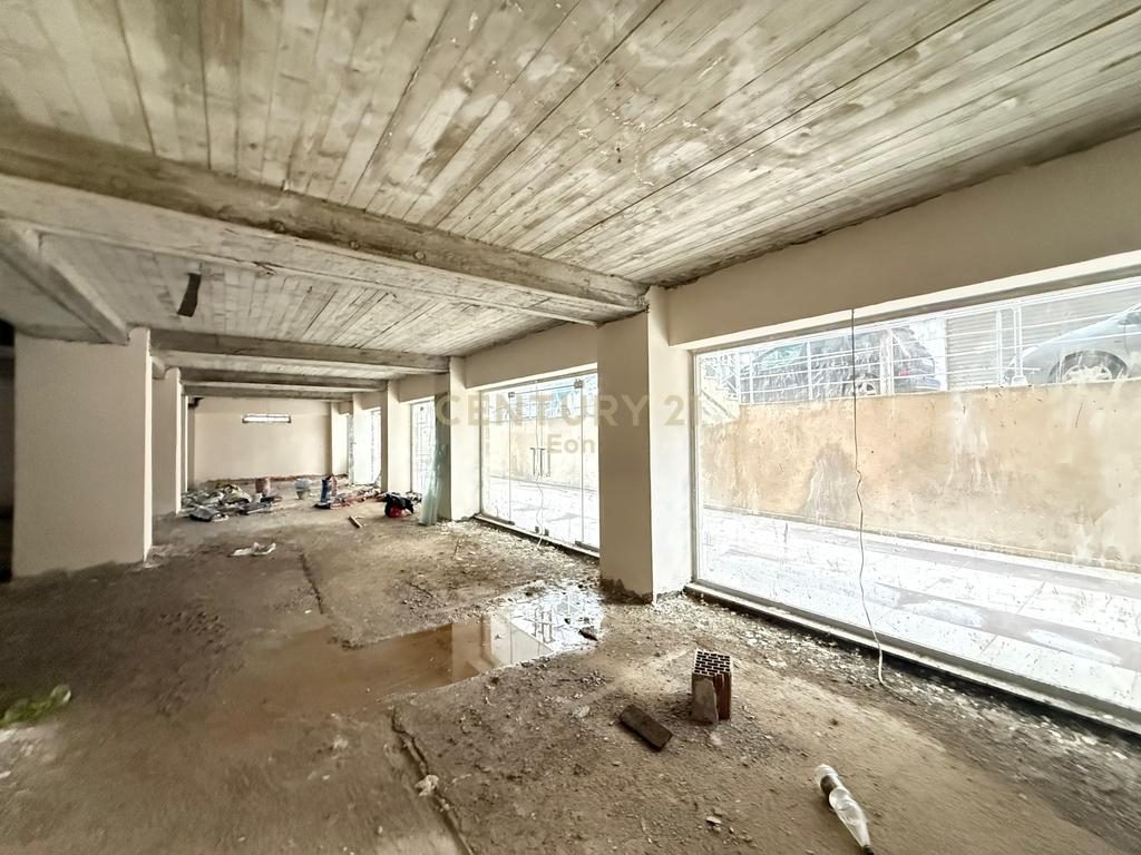Shitet Ambient Komercial në Plazh Iliria,  Durrës - 550.000€ | 480 m²