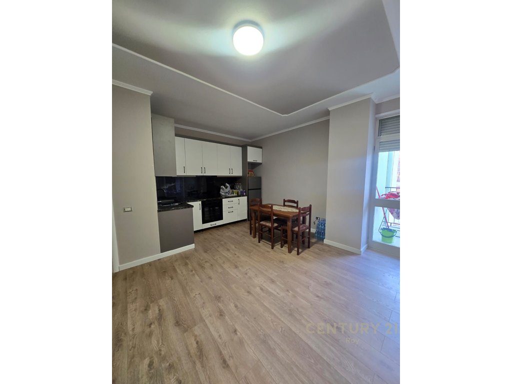 Apartament 2+1 në shitje prane vilave te vienes ne Golem!!!