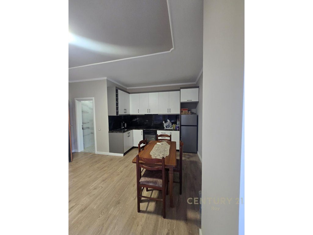 Apartament 2+1 në shitje prane vilave te vienes ne Golem!!!