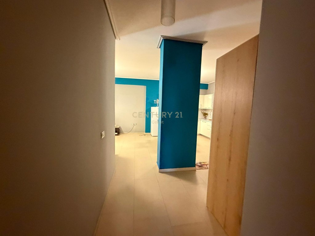 Jepet me qira apartament 2+1 pranë Shkollës së Muzikës i Rinovuar