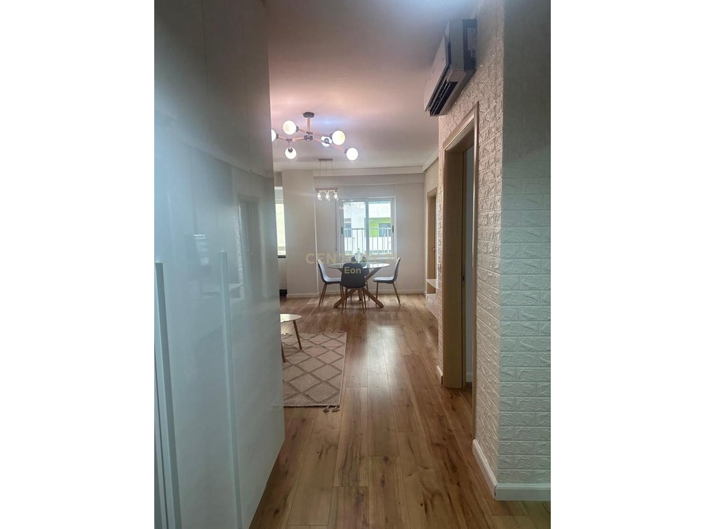 JEPET ME QERA APARTAMENT 1+1 PRANE HYRJES SE DURRESIT !